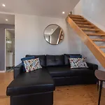 Graceful 2Bdr Duplex Apartment By Lovelystay